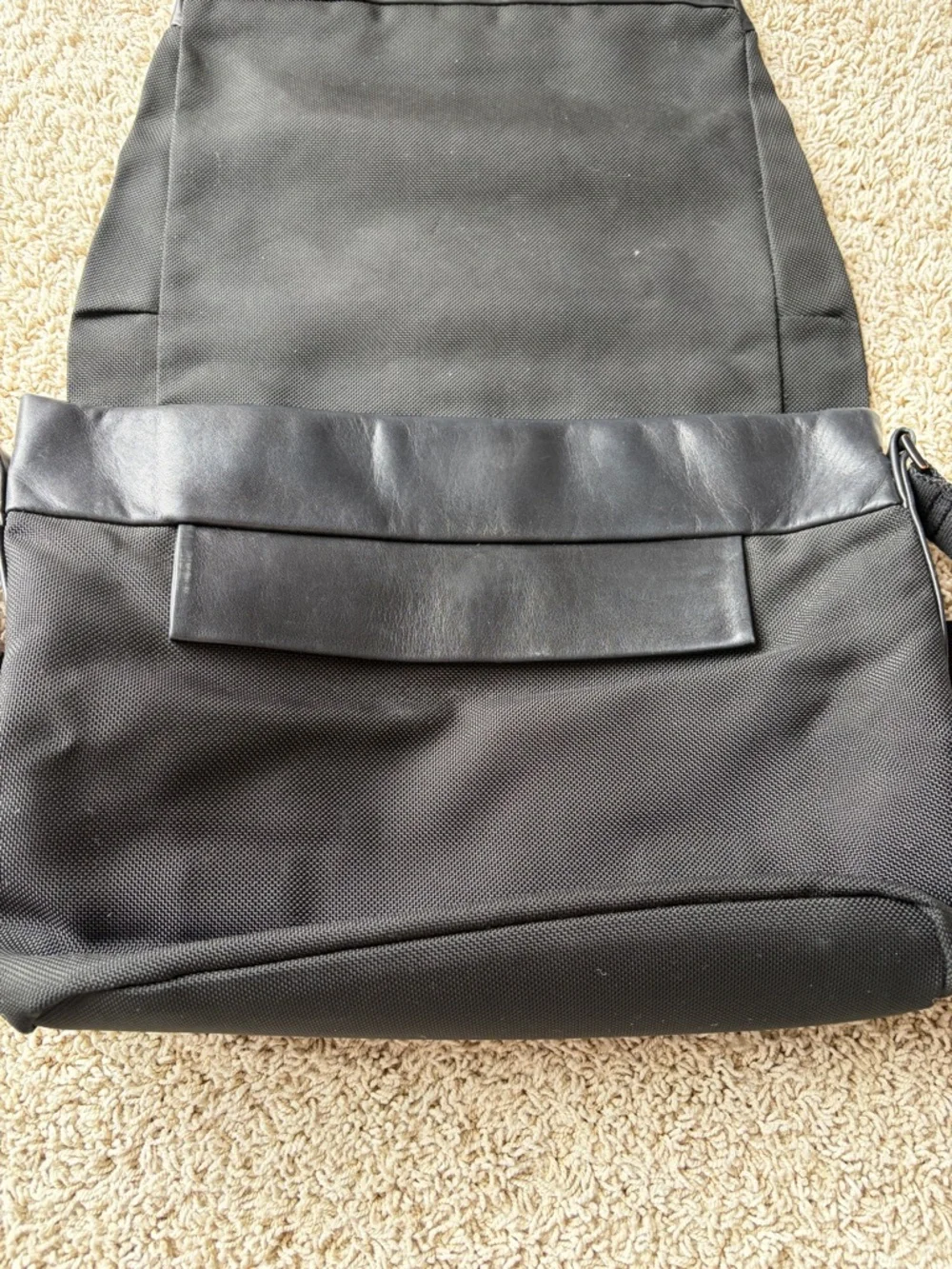 Tumi Messenger Bag Alpha Style Ballistic Nylon Leather Magnetic Flap Travel Work